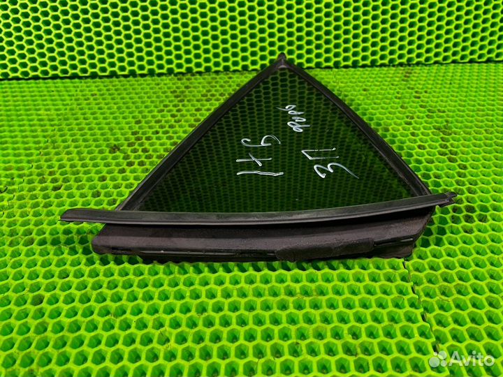 Форточка двери задняя правая Acura Mdx YD1 J35A3