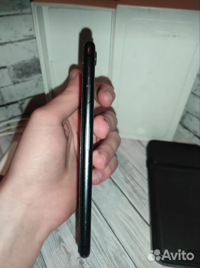 iPhone 8, 64 ГБ