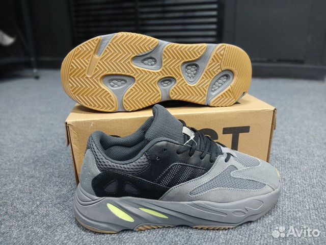 Кроссовки Adidas Yeezy Boost 700 темно-серые