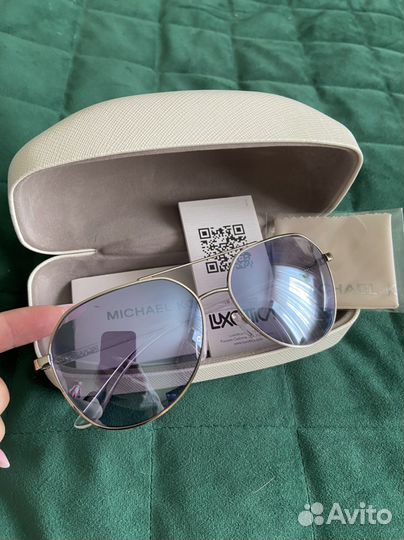 Солнцезащитные очки Michael Kors