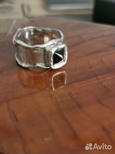 Серебряное кольцо