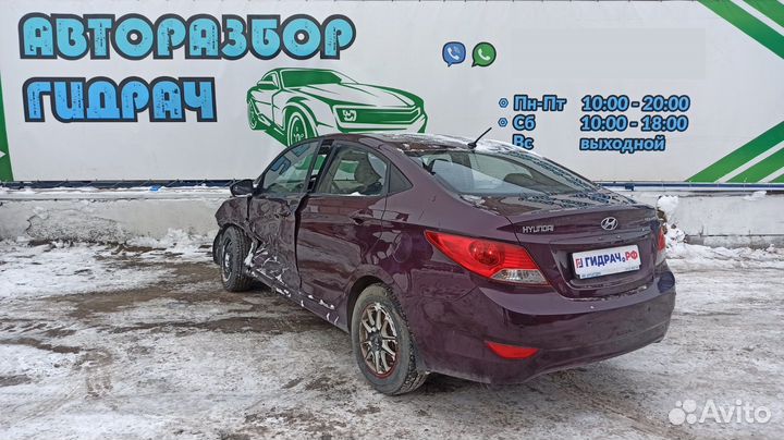 Накладка заднего крыла левого Hyundai Solaris 87810-1R000. Дефект. Сломано крепление