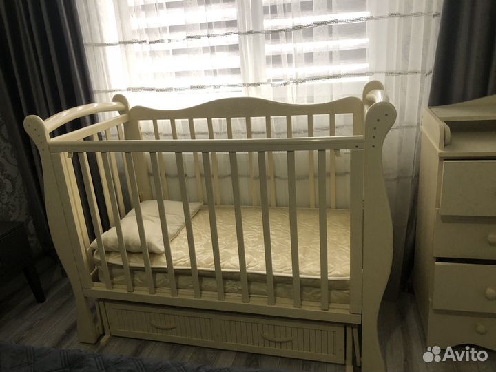 Детская кроватка с пеленальным комодом
