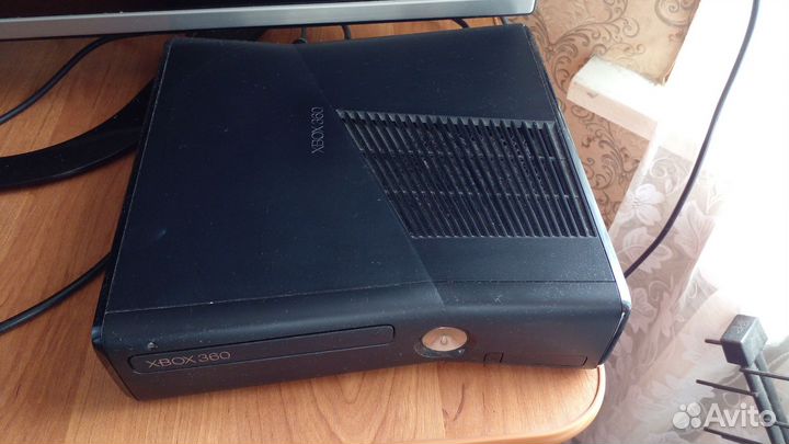 Xbox360s + кинект+игры (полный комплект)