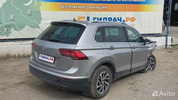 Крышка блока предохранителей Volkswagen Tiguan (Mk