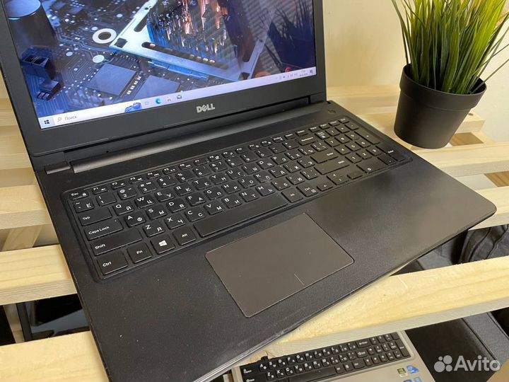 Ноутбук Dell i3-6006U/R5 M330/6Gb/SSD+HDD