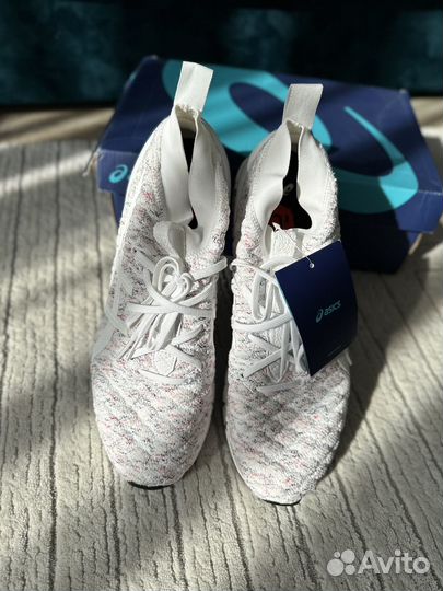 Новые кроссовки asics