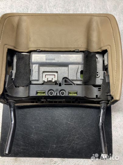 Подголовник монитор на Mercedes W251