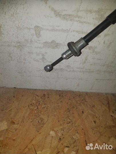 Трос ручного тормоза правый Nissan Tiida