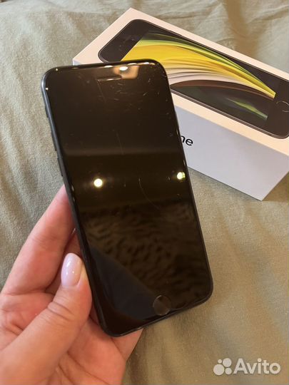 iPhone SE, 64 ГБ