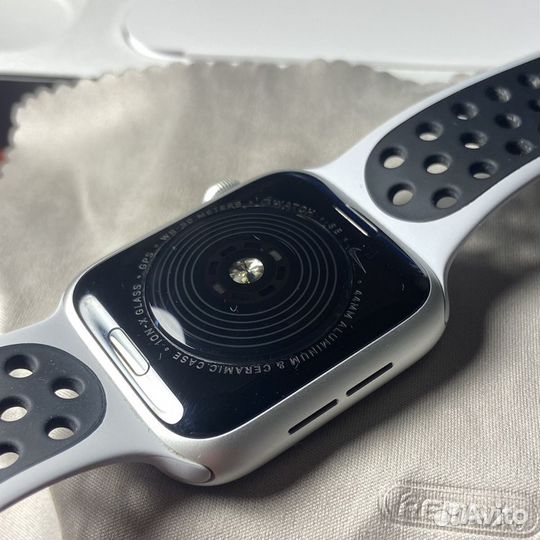 Часы Apple watch SE 44 mm nike оригинал