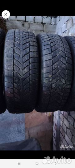 Goodyear UltraGrip Winter 215/65 R17