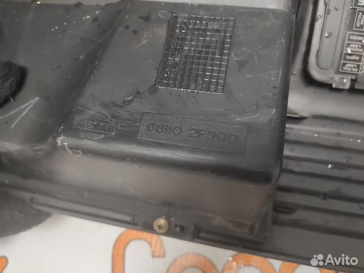 Накладка 681062F901 Nissan Primera P11