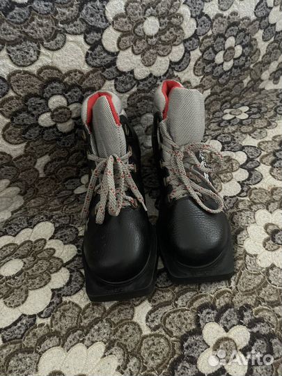 Лыжные ботинки