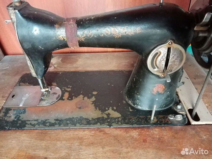 Машинка швейная