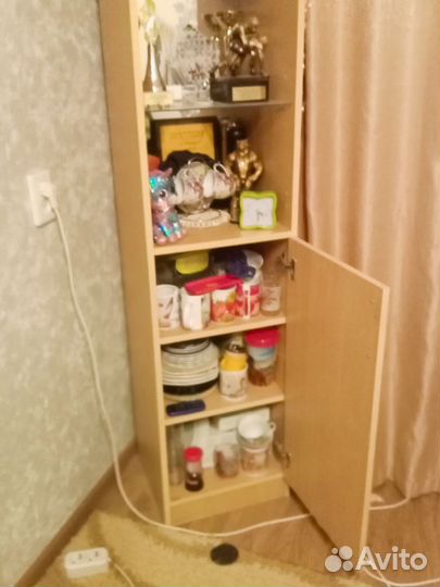 Шкаф пенал бу, для посуды с зеркалом, есть дверца