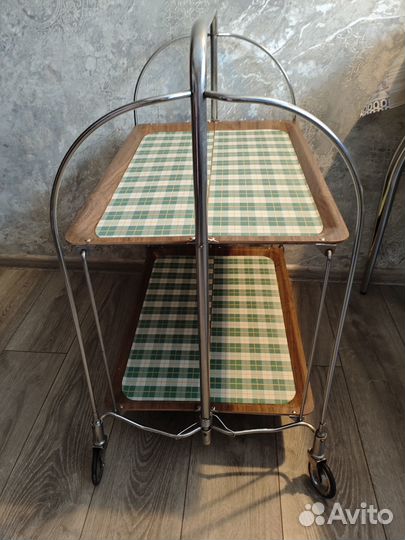 Столик раскладной на колесиках