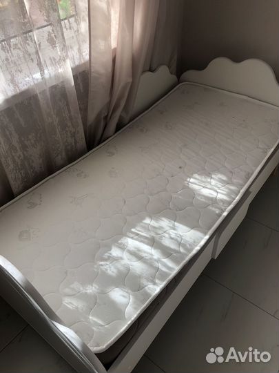 Детская кровать бу с матрасом