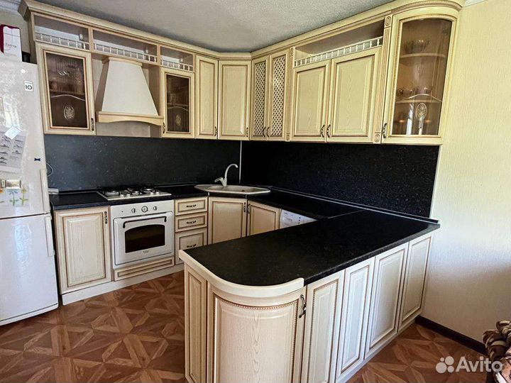 Кухонный гарнитур угловой б/у. Белорусский фасад