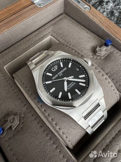 Часы girard perregaux laureato