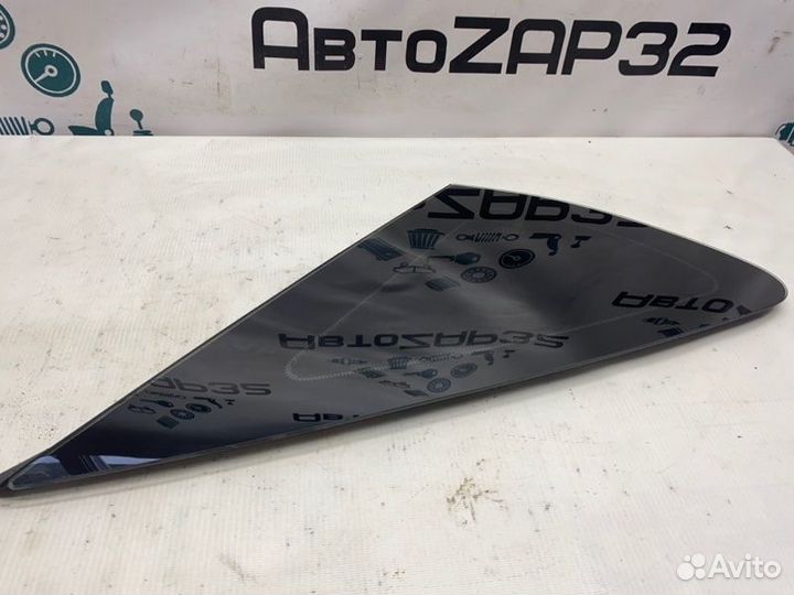 Форточка задняя правая Ford Focus хэтчбек 2010