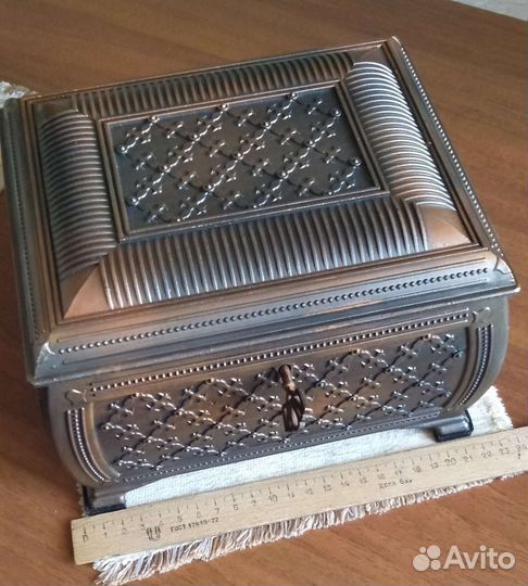 Шкатулка/ ларец/ сундучок с ключом. Винтаж