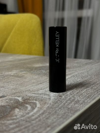 Помада Lucid Luster в оттенке Who Nude
