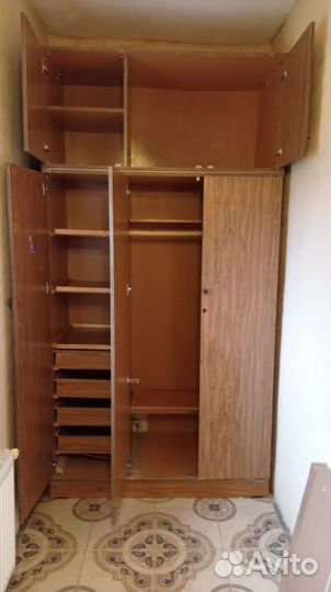 Шкаф