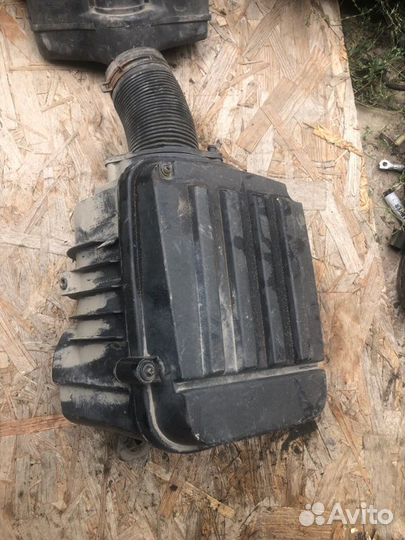 Корпус воздушного фильтра Volkswagen Passat седан