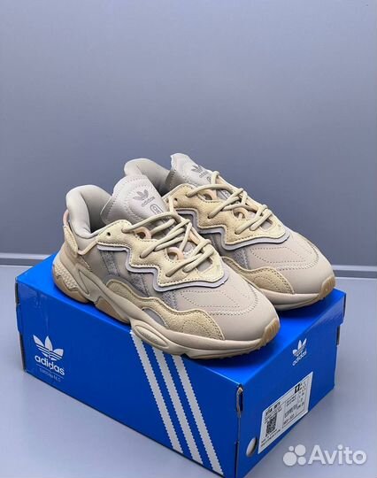 Кроссовки adidas ozweego