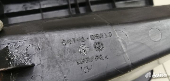 Ящик для инструментов Avensis II 2003-2008