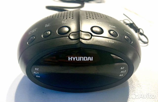 Часы радиобудильник Hyundai H-RCL220 черный