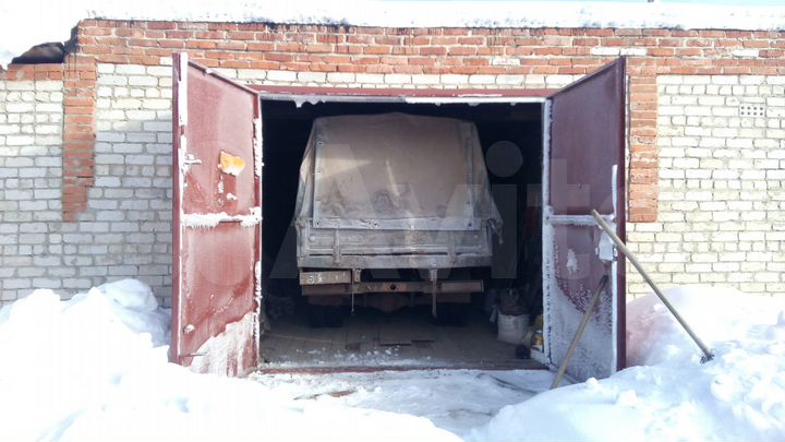 Гараж, > 30 м²