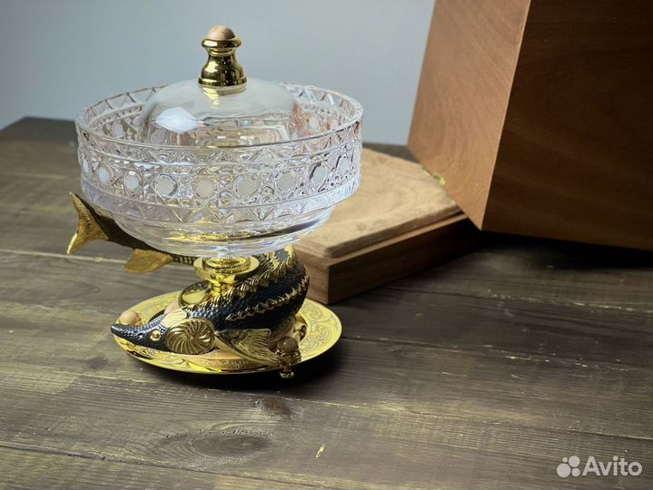 Коллекционная икорница с осетром