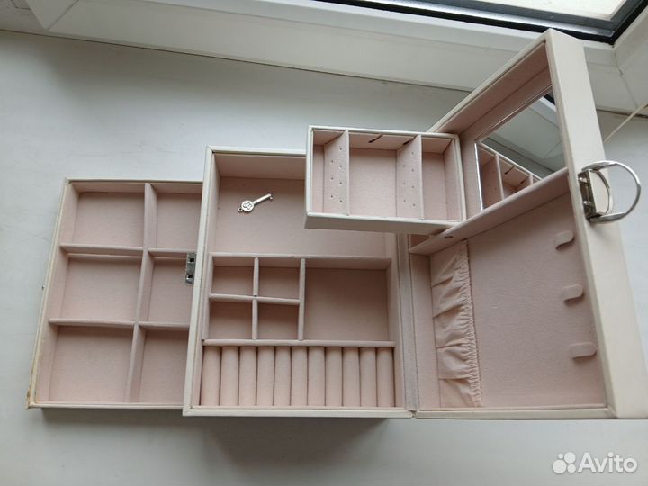 Шкатулка для ювелирных украшений