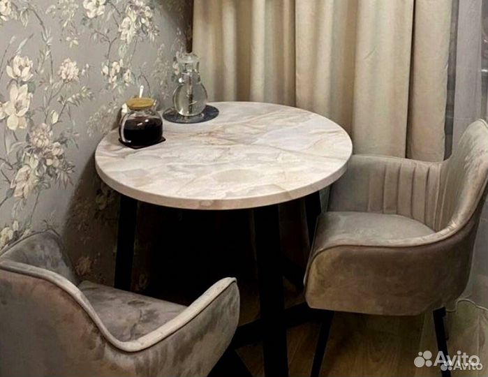 Стол круглый 'Random Million'