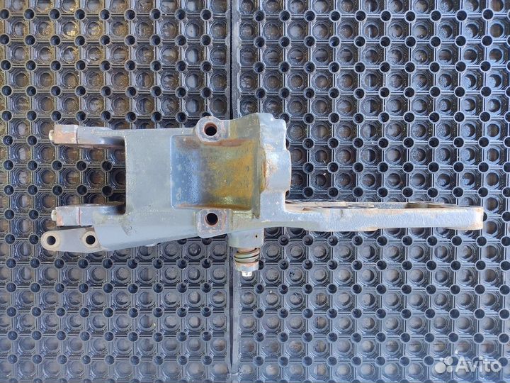 1452210 Кронштейн рессоры правый Daf XF105