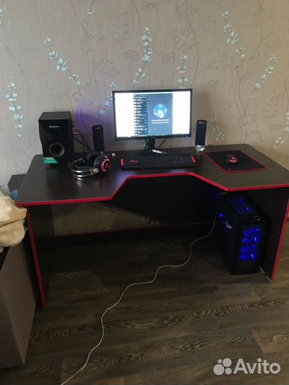 Компьютерный стол