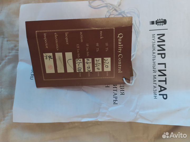 Продам классическую гитару с нейлоновыми струнами