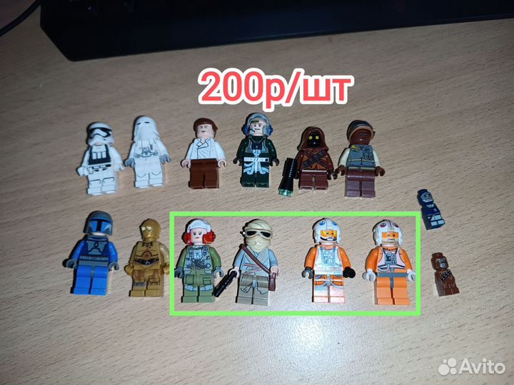 Lego Minifigures (около 150)