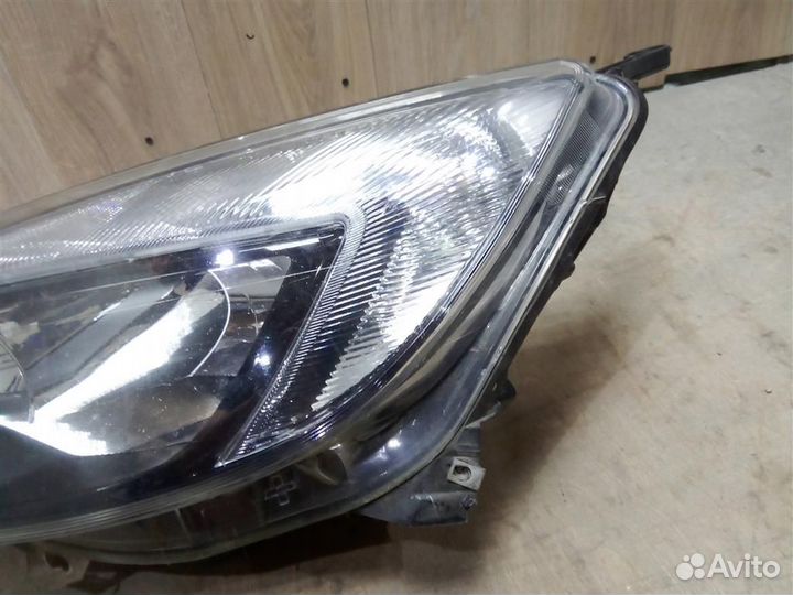 Фара левая от Opel Astra J 2010