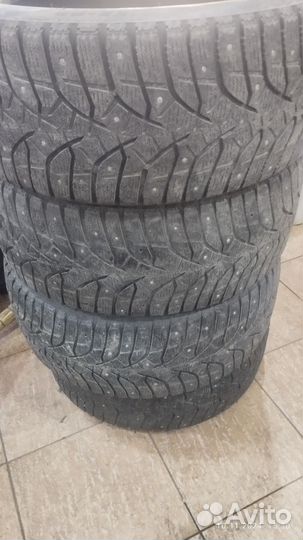Bridgestone Blizzak Spike-02 235/45 R17 94T