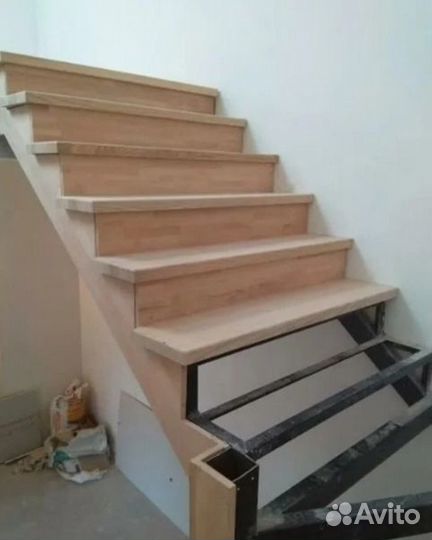 Лестница на металлокаркасе зиг-заг