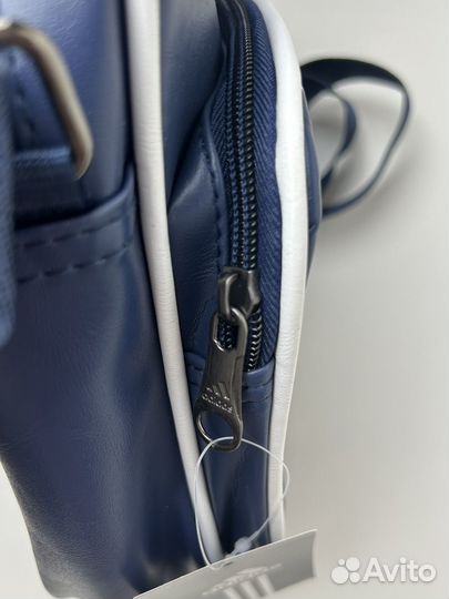 Сумка adidas через плечо. Белый/синий/красный