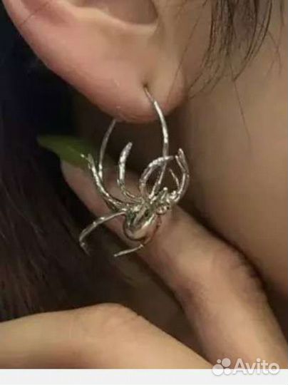 Серьги-паучки