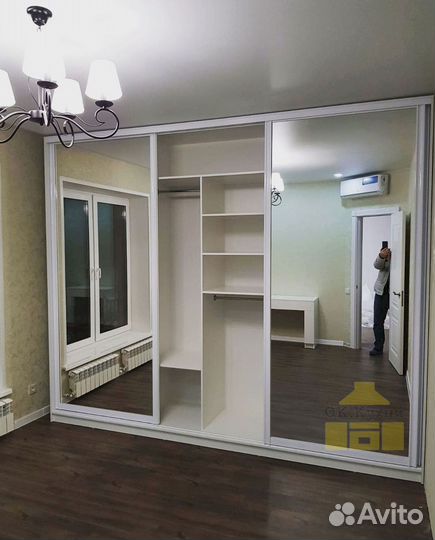 Шкаф с зеркалом