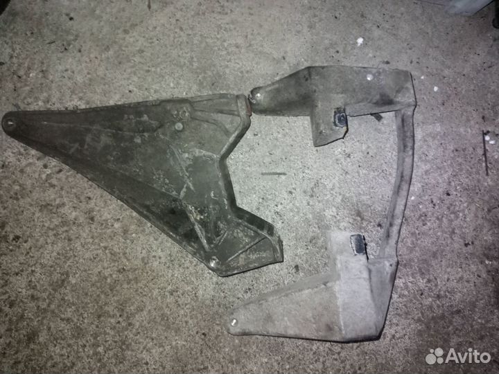 Кронштейн двигателя на Вито 638 2.2