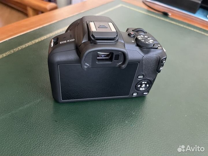 Беззеркальный фотоаппарат Canon R100 body