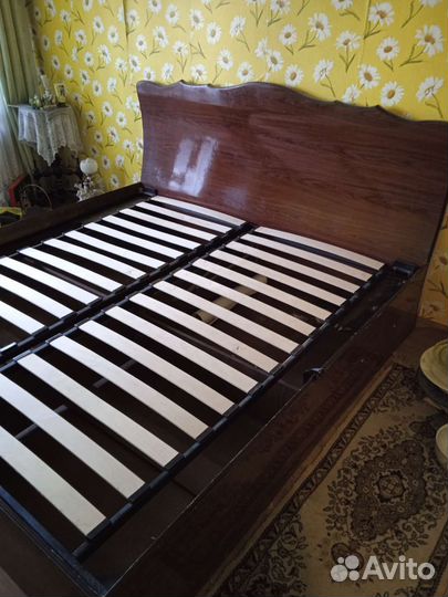 Кровать