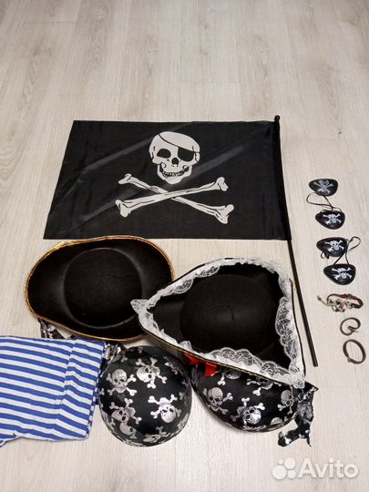 Пиратская шляпа, пиратский флаг, сабля